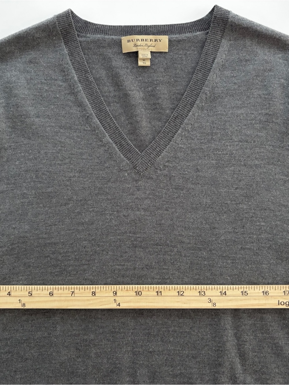 Burberry Men’s XL Charcol 100% Wool V-Neck Sweater Nova Check Elbow Patch - Picture 5 of 8